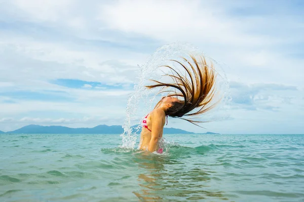 Woman Splashing Water Her Hair Ocean Selective Focus Hair Motion — Stockfoto