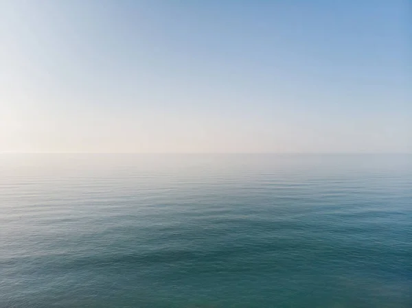Deniz Ufku Mavi Gökyüzü Olan Deniz Manzarası Arkaplan Duvar Kağıdı — Stok fotoğraf