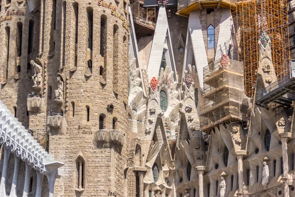 Sagrada Familia tarafında görüntülemek
