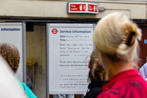 Londra Regno Unito Luglio 2018 Guarda London Undergorund Service Information — Foto Stock