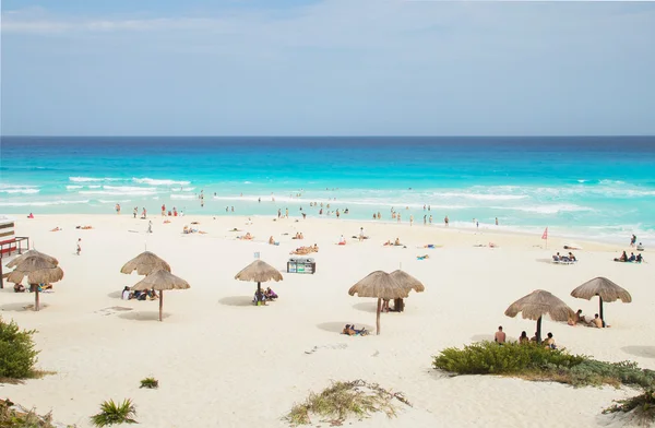 Beautiful beach on the Caribbean coast. Zona Hoteliera, Cancun, Mexico — Stock Photo, Image