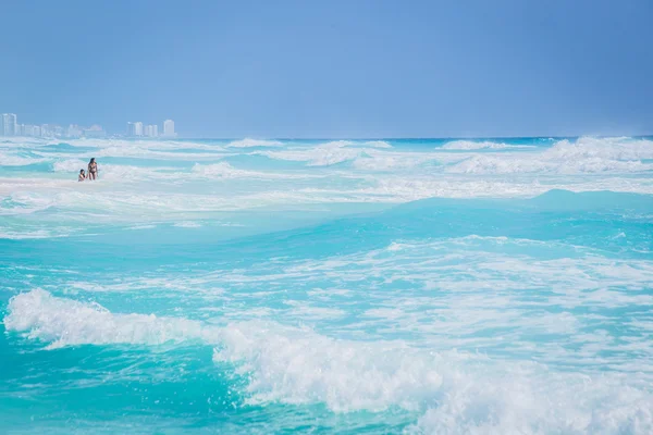 Güzel plaj Karayip sahilinde. Zona Hoteliera, Cancun, Meksika