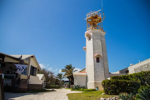 Park Okyanusu kıyısında. Açık ve büyük dalgalar. Karayip Denizi. Meksika ada kadın