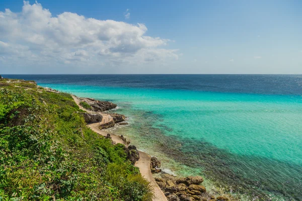 Agua clara del Caribe. Parque Natural del Arrecife de Garrafón Actividades — Foto de Stock