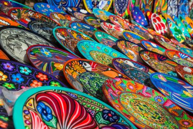 Meksika hatıra. Meksikalı bir gelenek. Mıknatıslar ve hediyeler. Chichen Itza. Maya harabelerini, sütunlar halinde bir bin savaşçı Yucatan, Meksika Tapınağı