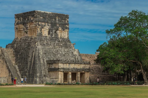 Chichen Itza. Maya harabelerini, sütunlar halinde bir bin savaşçı Yucatan, Meksika Tapınağı