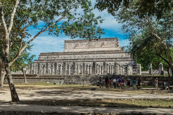 Chichen Itza. Maya harabelerini, sütunlar halinde bir bin savaşçı Yucatan, Meksika Tapınağı