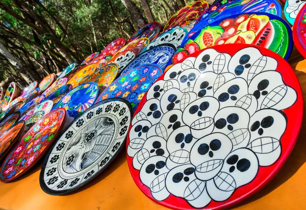 Meksika hatıra. Meksikalı bir gelenek. Mıknatıslar ve hediyeler. Chichen Itza. Maya harabelerini, sütunlar halinde bir bin savaşçı Yucatan, Meksika Tapınağı