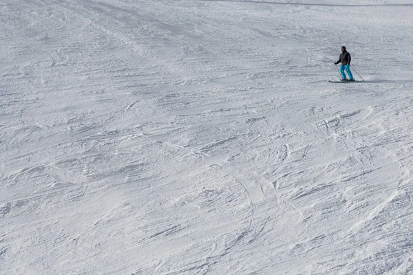 Snowboard, esquiador nas montanhas. Extremo snowboard freeride esporte. Solden, Alpes, Áustria — Fotografia de Stock