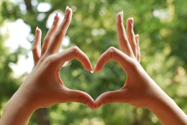 Sevgi gösteren eller