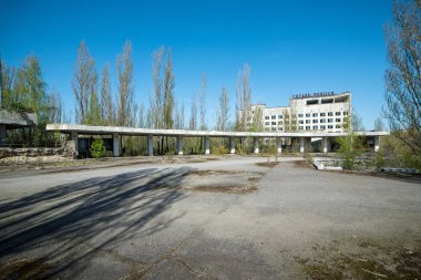 Pripyat, Chernobyl / Ukrayna - 28 Nisan 2008: terk edilmiş şehir Pripyat, otel Woodland (Ukr) Chornobyl dışlama bölgesi