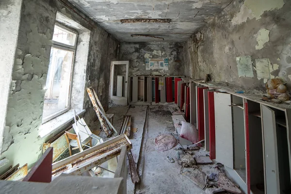 Kleuterschool in verlaten Pripyat stad in Tsjernobyl uitsluiting Zone, Oekraïne — Stockfoto