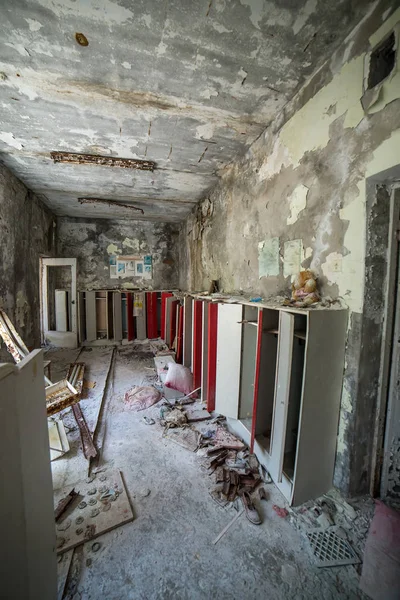 Kleuterschool in verlaten Pripyat stad in Tsjernobyl uitsluiting Zone, Oekraïne — Stockfoto