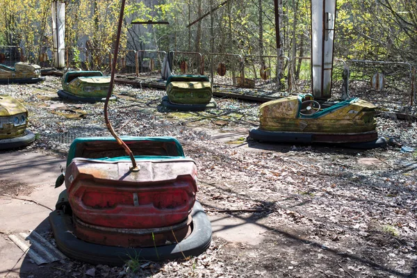 Parque de diversões abandonado em Pripyat, zona de alienação de Chernobyl . — Fotografia de Stock