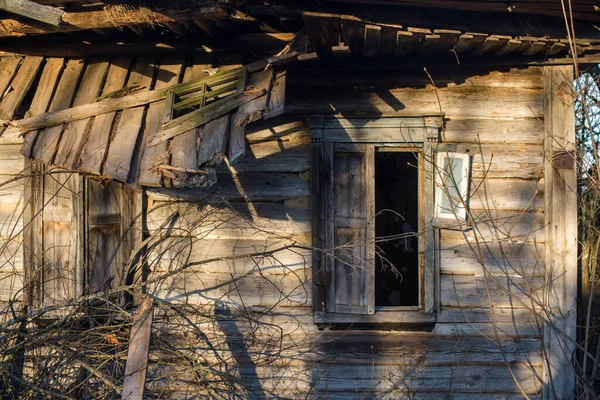 Casa Madeira Abandonada Uma Aldeia Morta Zona Exclusão Chernobyl — Fotografia de Stock