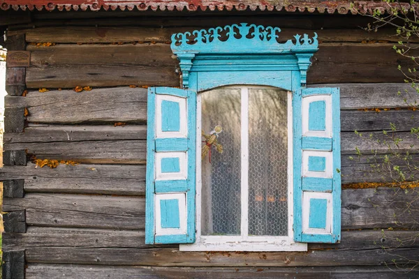 Stare Okno Drewnianego Domu Strefie Zamkniętej Czarnobyla — Zdjęcie stockowe