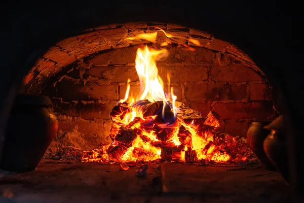 Wiejski Piec Opałowy Ogień Palenie Drewna Wewnątrz Tradycyjnego Piekarnika — Zdjęcie stockowe