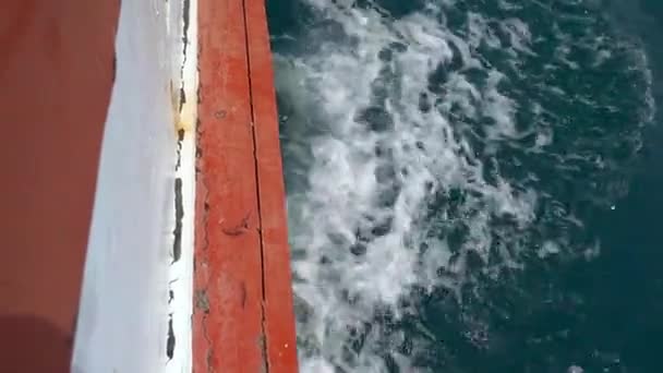 Berlayar di laut kasar dengan kecepatan — Stok Video
