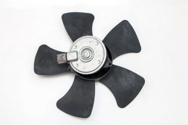 Oto parçası, eski kötü araba motoru soğutma fanı.