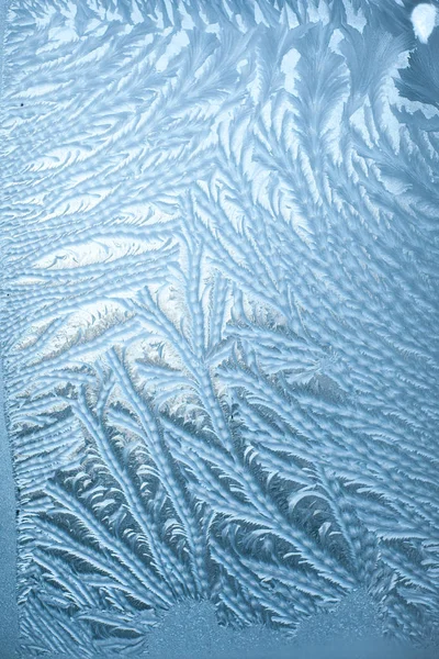 Modelli gelidi su vetro in inverno — Foto Stock