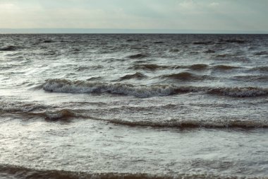 Fırtına dalgaları Nehri üzerinde