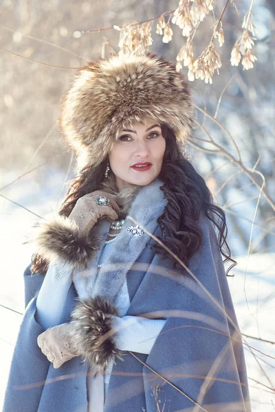 Portrait of a girl in winter — Stock Photo, Image