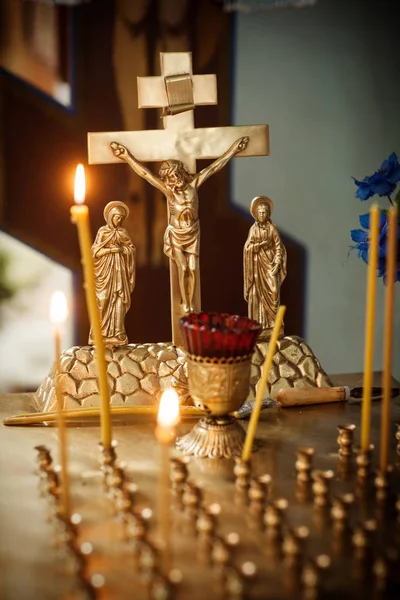 Kilisede Ortodoks haçı