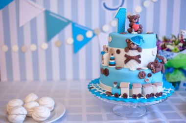 pasta doğum günü kutlaması için. bir yıl