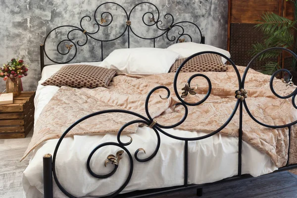 Wrought iron bed — Stockfoto