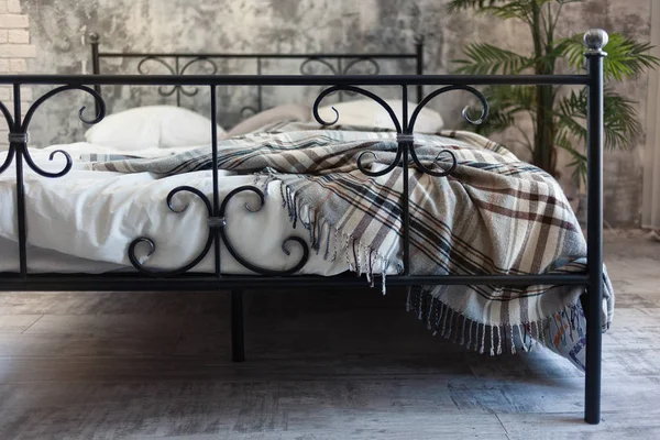 단 철 침대 — 스톡 사진