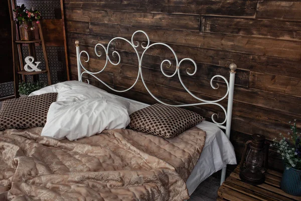 Κρεβάτι επεξεργασμένου σιδήρου — Φωτογραφία Αρχείου