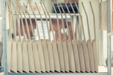 Müzik aletleri yapıyorum. Balalaika yapımı. Prefabrik balalayka deposu