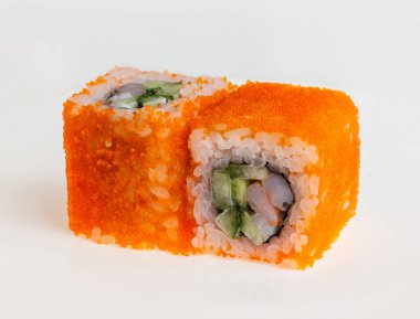 Beyaz arka planda iki rulo. Japon mutfağı.