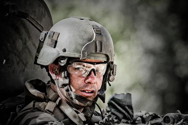 Kabul, Afganistán - circa, 2011. Legionario está de servicio durante una misión de combate en Afganistán . —  Fotos de Stock