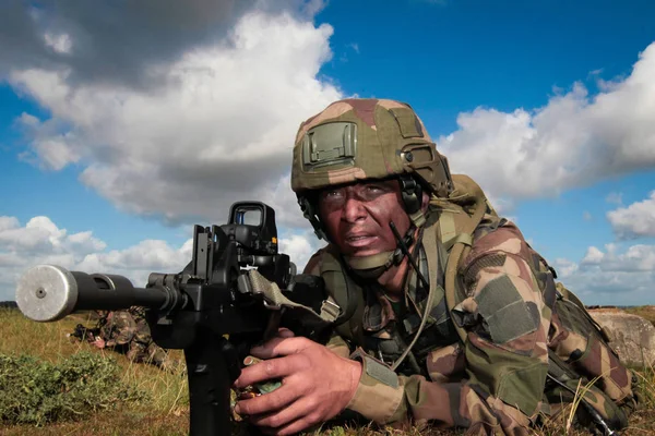 Franciaország, a képzési központ az Idegenlégió - kb., 2011. Légiós az ügyeletes harci küldetés során . — Stock Fotó