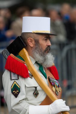 Paris. Fransa. 14 Temmuz 2012. Fransız Yabancı Lejyonu Champs Elysees üzerinde geçit töreni sırasında öncüleri.