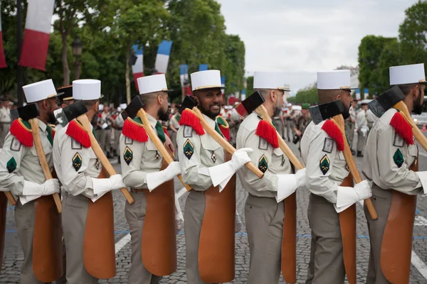 Paris. France. July 14, 2012. Pioneers of the French foreign legion during the parade on the Champs Elysees. — Stock Photo, Image