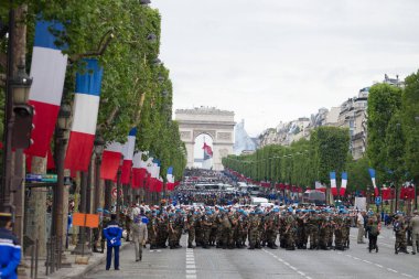 Fransa, Paris - 14 Temmuz 2012. Lejyonerler içinde geçit töreni Champs Elysees üzerinde yürüyen için hazırlanıyorlar.
