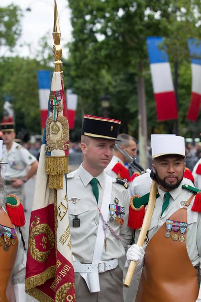 Paris. France. July 14, 2012. A group of legionaries before the parade on the Champs Elysees in Paris. — Stock Photo, Image