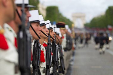 Paris. Fransa. 14 Temmuz 2012. Champs Elysees de Paris üzerinde geçit süre boyunca lejyonerleri yabancı saflarına.