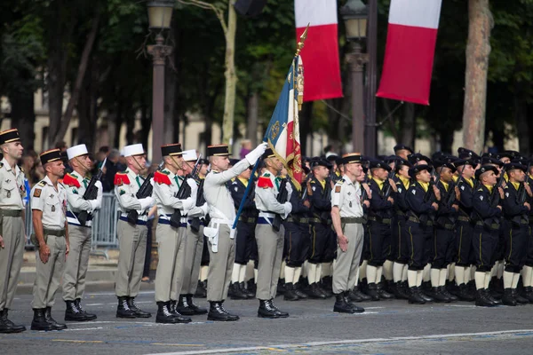 Paris. France. July 14, 2012. The ranks of the foreign legionaries during parade time on the Champs Elysees in Paris. — Stock Photo, Image