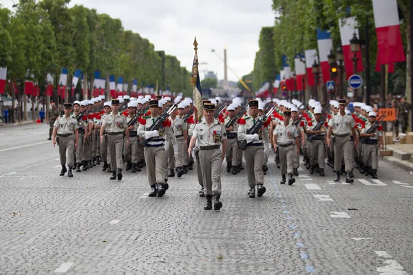 Paris. France. July 14, 2012. Legionnaires of the French foreign legion march during the parade. — Stock Photo, Image