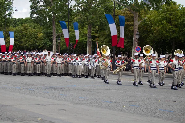 Paris, Francja - 14 lipca 2012. Procesja legionistów podczas parady wojskowej na Champs Elysees w Paryżu. — Zdjęcie stockowe