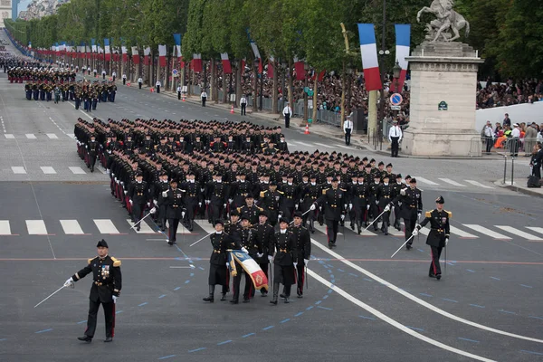 Paris, Frankrike - 14 juli 2012. Soldater från den franska främlingslegionen marschen under den årliga militärparad . — Stockfoto