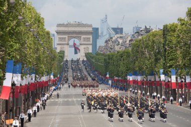 Paris, Fransa - 14 Temmuz 2012. Fransız Yabancı Lejyonu Mart yıllık askeri geçit töreni sırasında askerler .