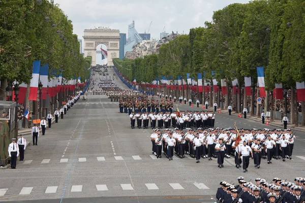 Paris, Francja - 14 lipca 2012. Żołnierzy z marca francuskiej Legii Cudzoziemskiej, podczas Dorocznej paradzie wojskowej . — Zdjęcie stockowe