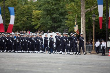 Paris, Fransa - 14 Temmuz 2012. Fransız Yabancı Lejyonu Mart yıllık askeri geçit töreni sırasında askerler .