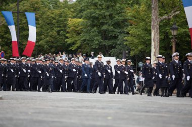 Paris, Fransa - 14 Temmuz 2012. Fransız Yabancı Lejyonu Mart yıllık askeri geçit töreni sırasında askerler .