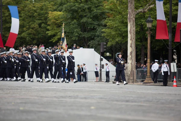 Paris, France - 14 juillet 2012. Des soldats de la Légion étrangère française défilent lors du défilé militaire annuel  . — Photo