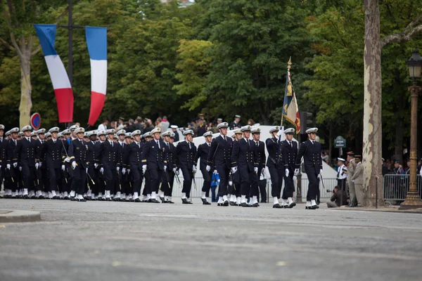 Paris, Franciaország - július 14, 2012. A Francia Idegenlégió katonák menetelés során Olaszország éves katonai parádéján . — Stock Fotó